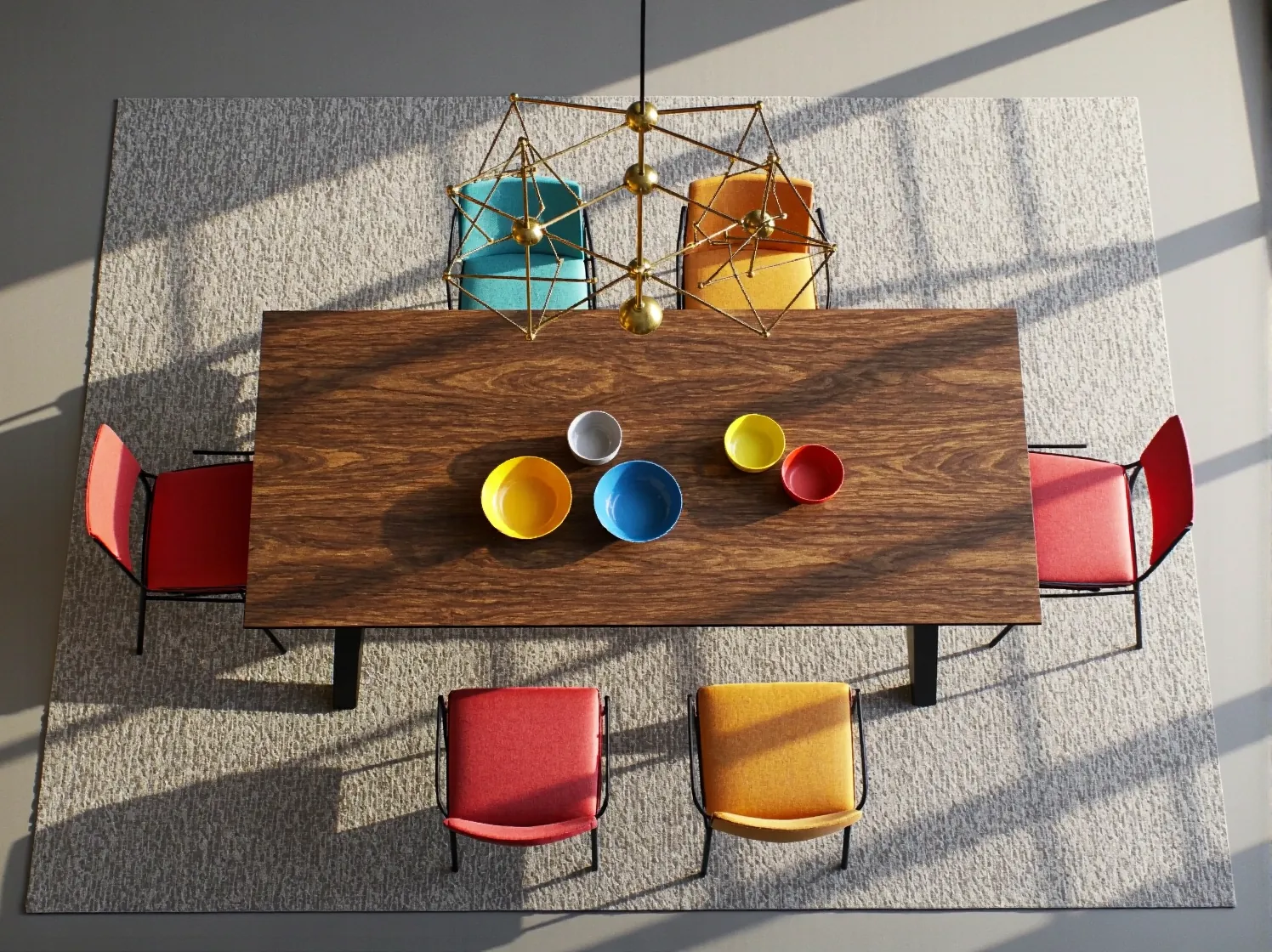 Dwie mniejsze lampy wiszące nad długim stołem, zapewniające równomierne oświetlenie całej przestrzeni.