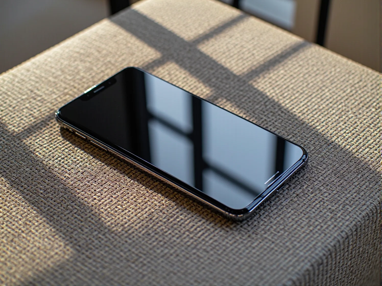 Ekran smartfona pokazujący optymalizację baterii. Porady, jak dbać o jej żywotność i wydłużyć czas pracy.